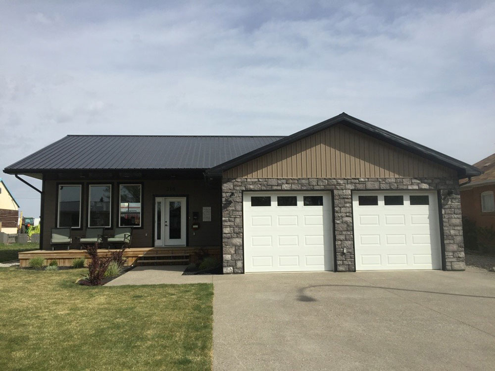 Residential Roof featuring I/9 Panel in Black