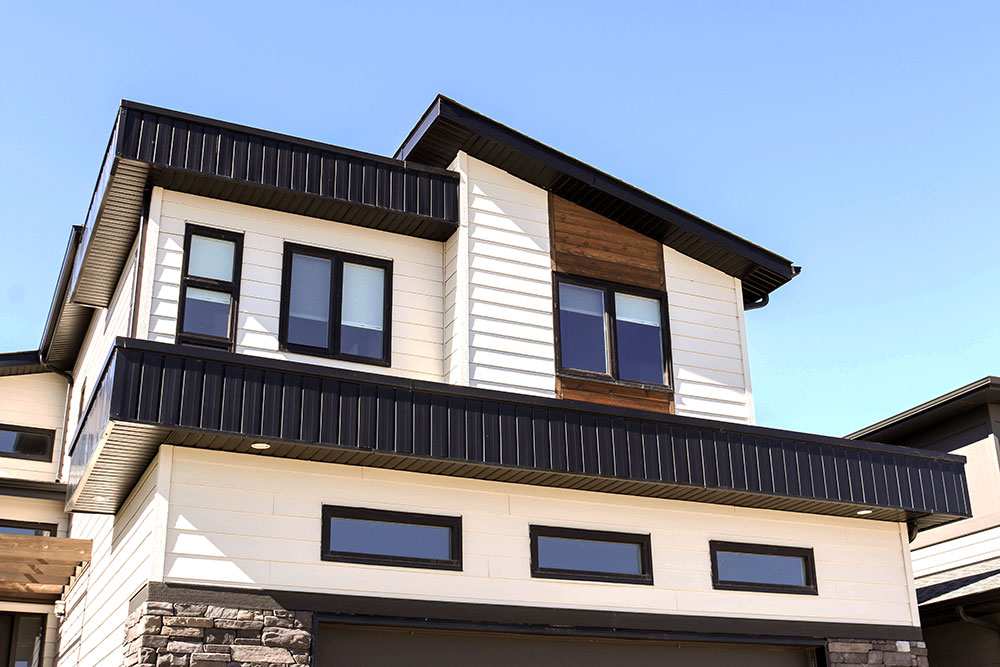 Residential Home featuring Fascia and Soffit in II/6 Reverse in Black