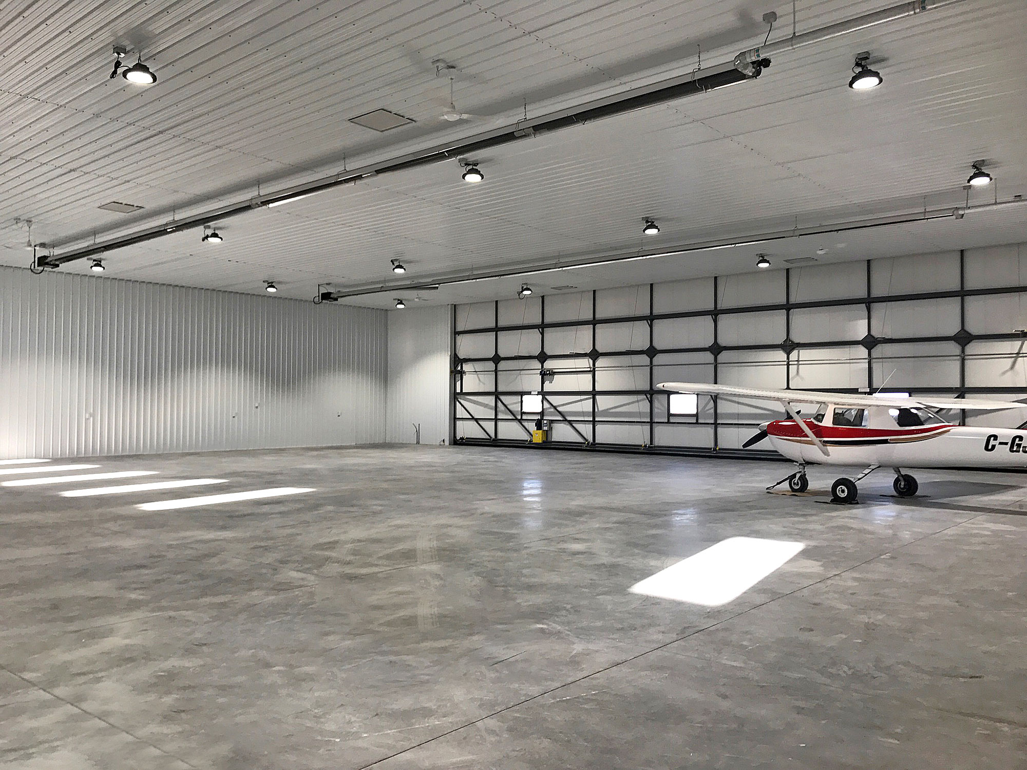 Airplane Hanger - II/6 Bright White Liner