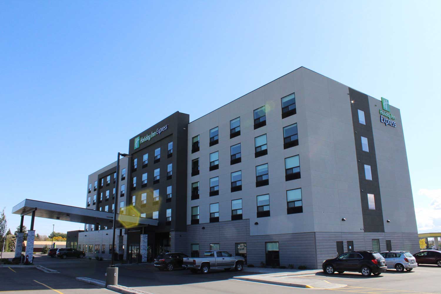 Hotel with Barnboard Woodgrain Forma Plank