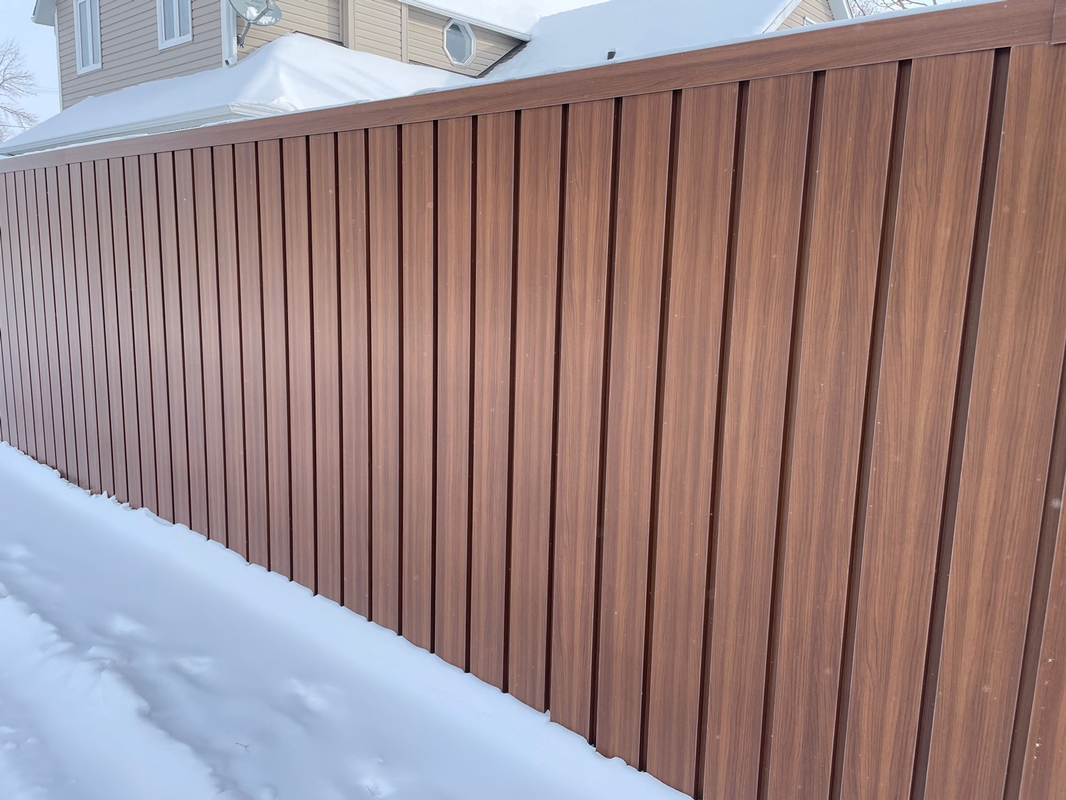 Forma Plank Fence in Espresso Woodgrain