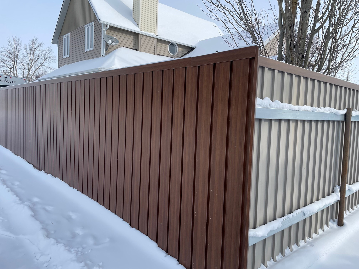 Forma Plank Fence in Espresso Woodgrain