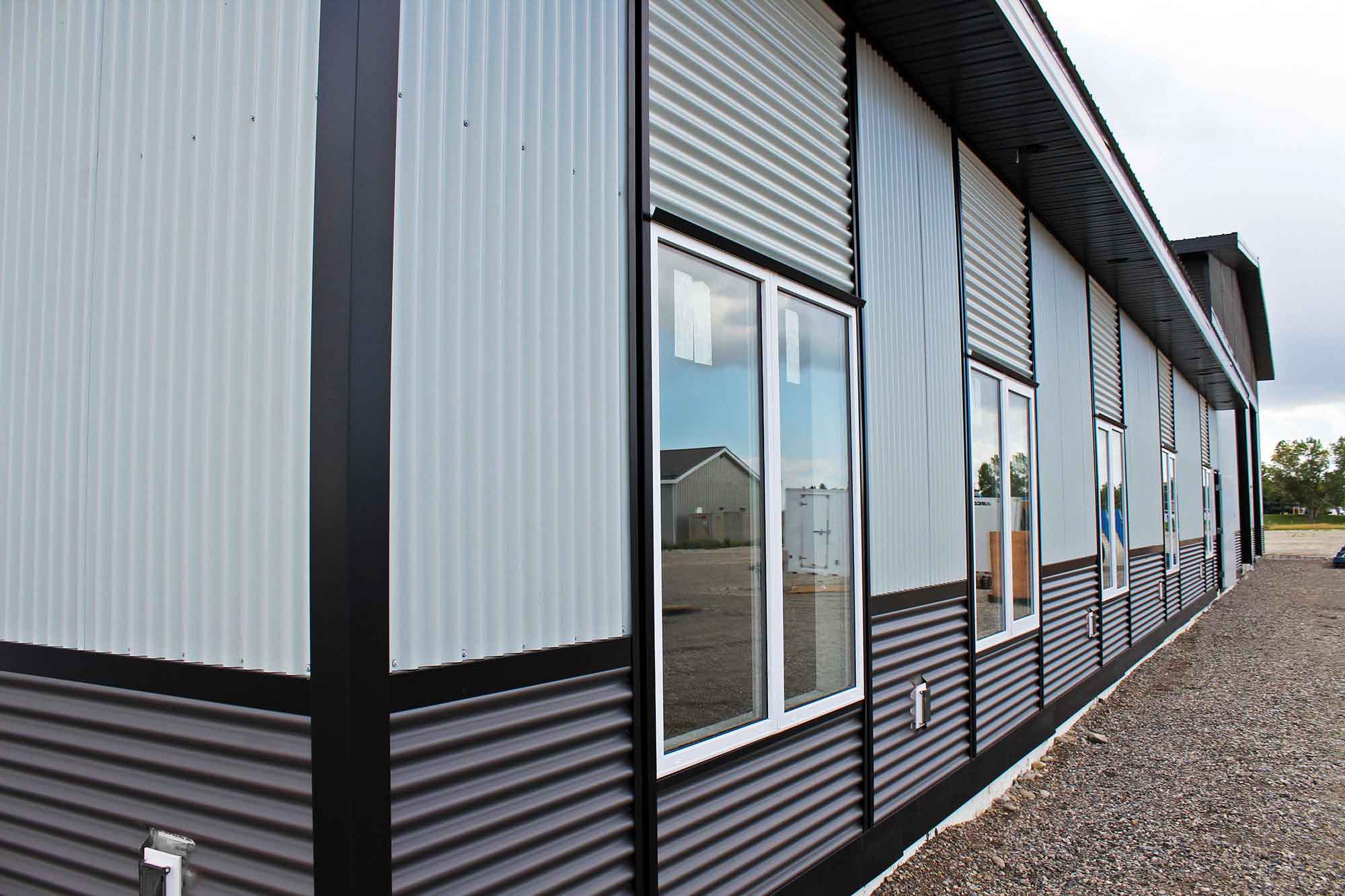 7/8" Corrugated in White White and Charcoal