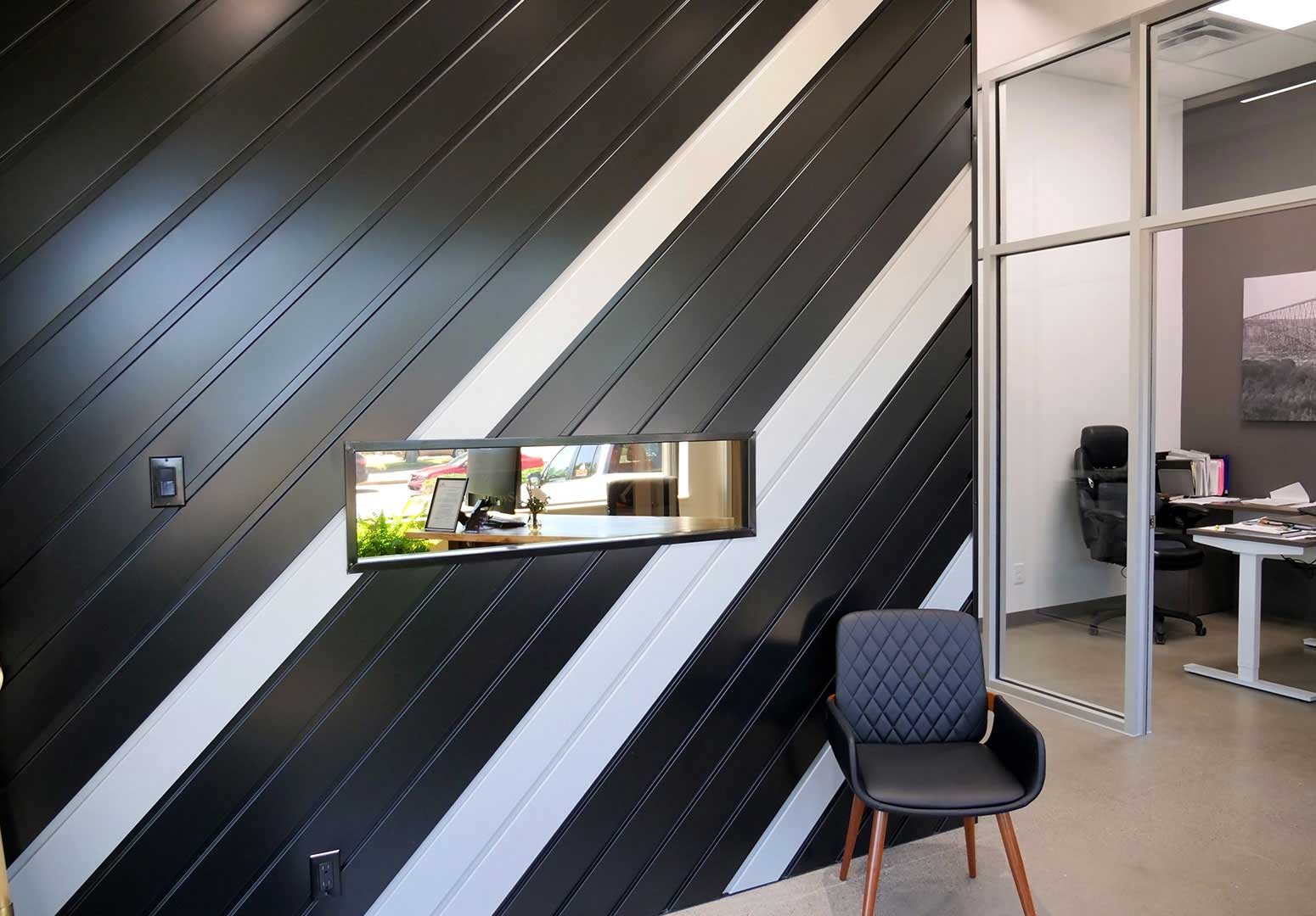 SlimLine in Black and Bright White
