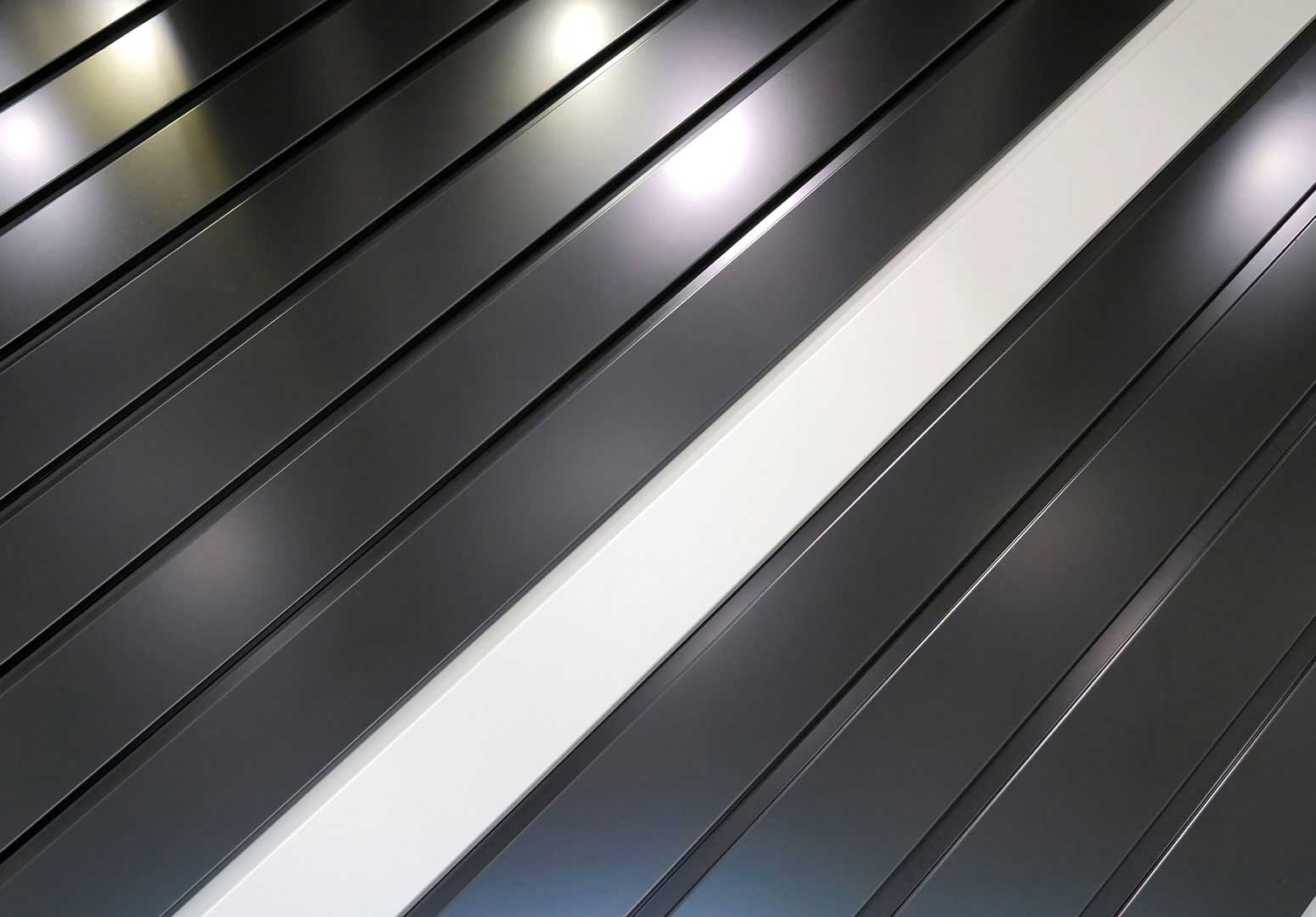 SlimLine in Black and Bright White