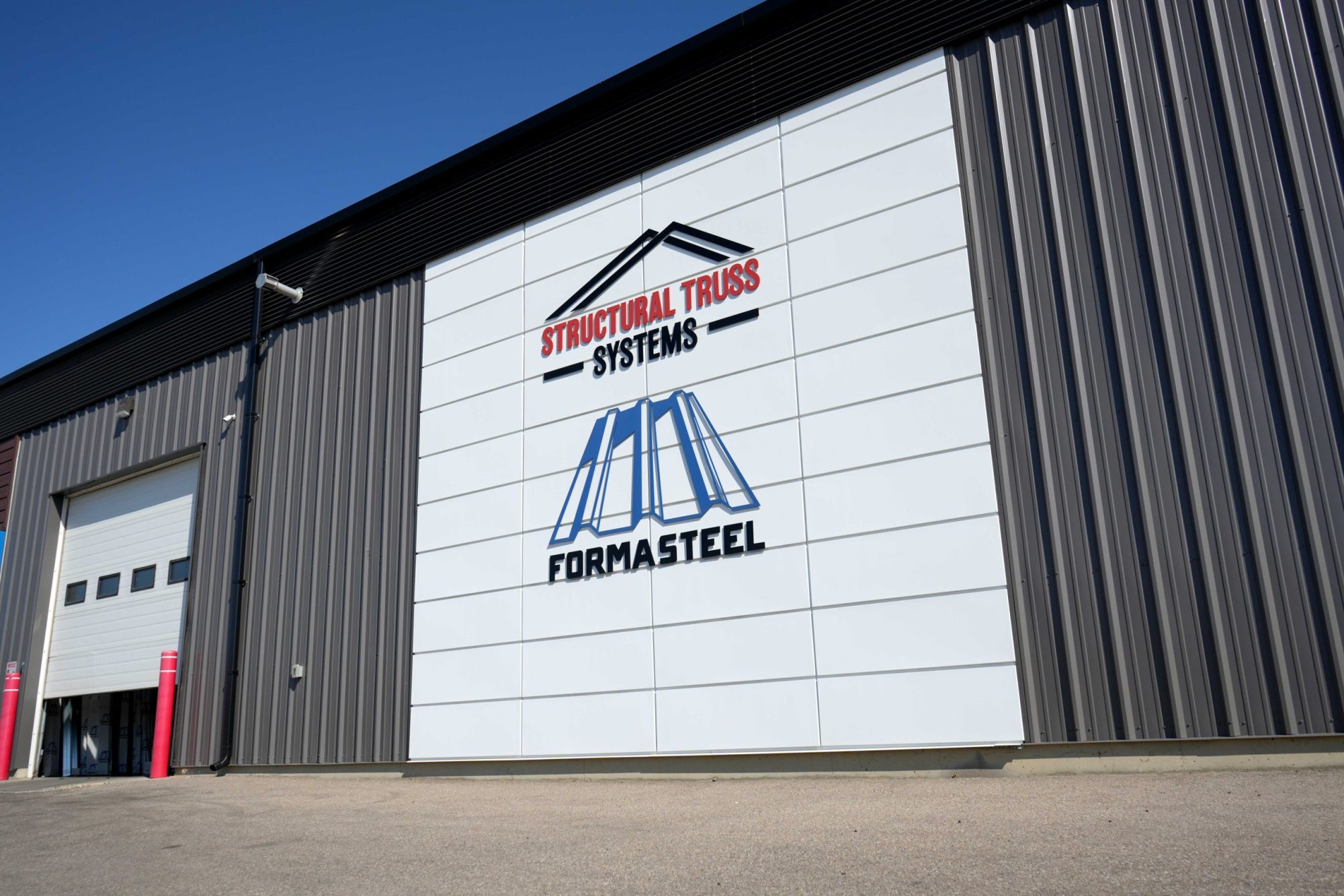 Expand Modular Panels in Arctic White and FR in Charcoal