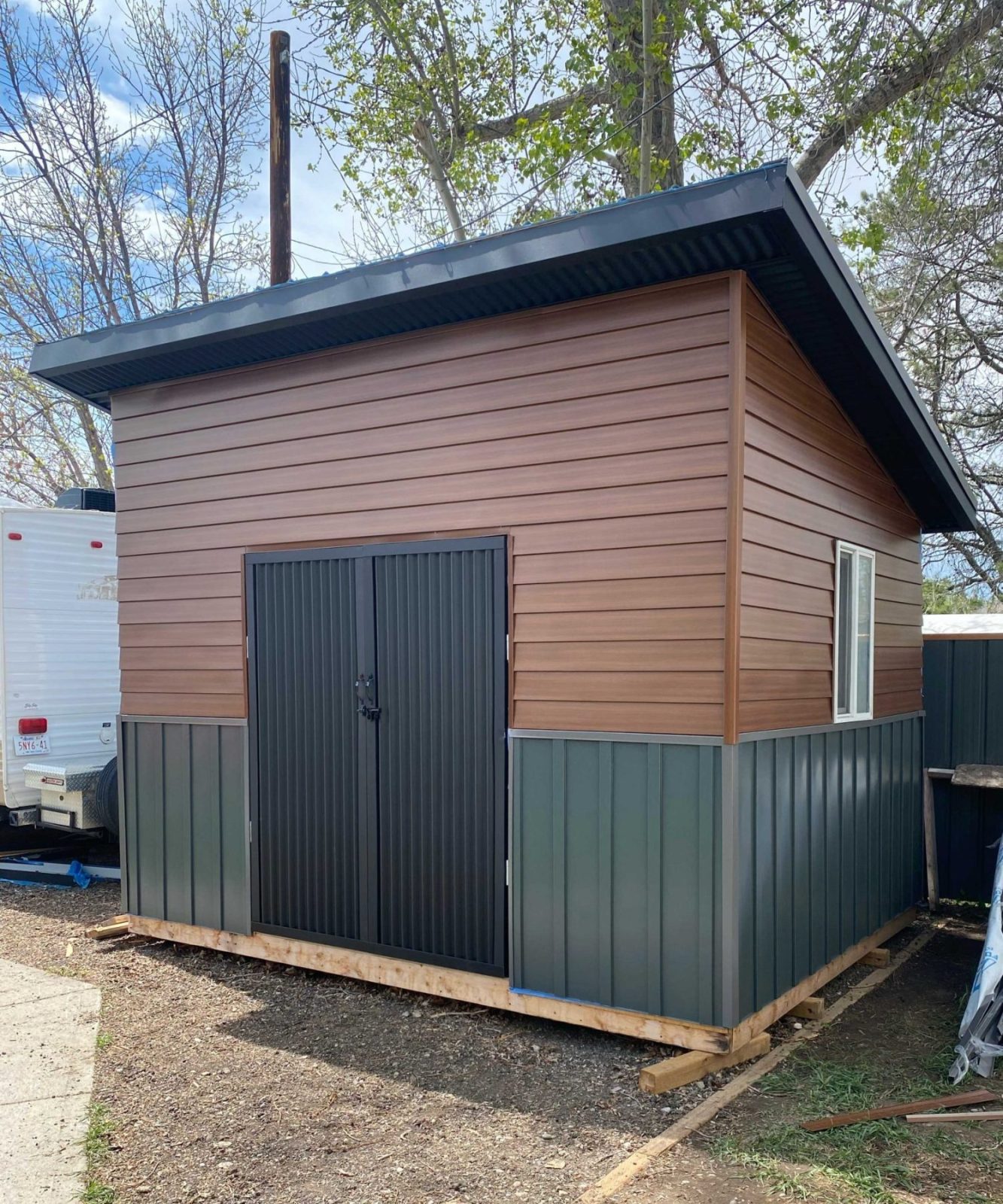 ShipLap in Espresso Woodgrain
