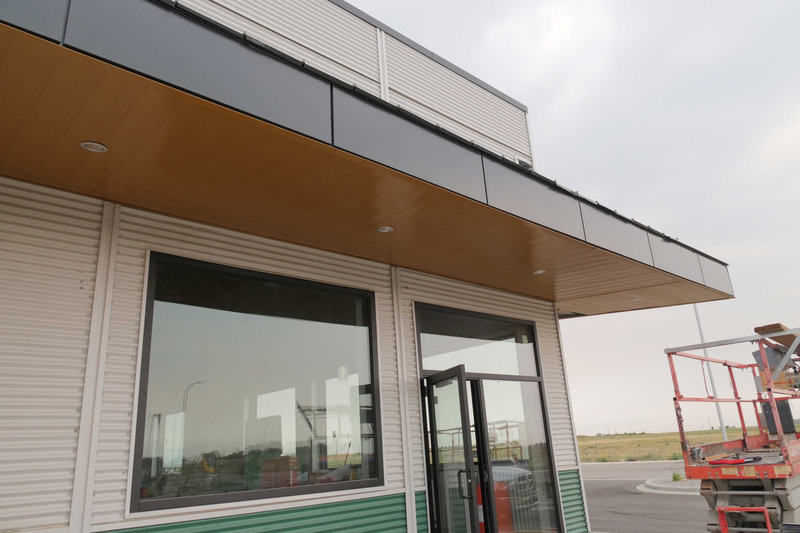Interloc in Autumn Woodgrain Soffit and Expand Modular in Carbon