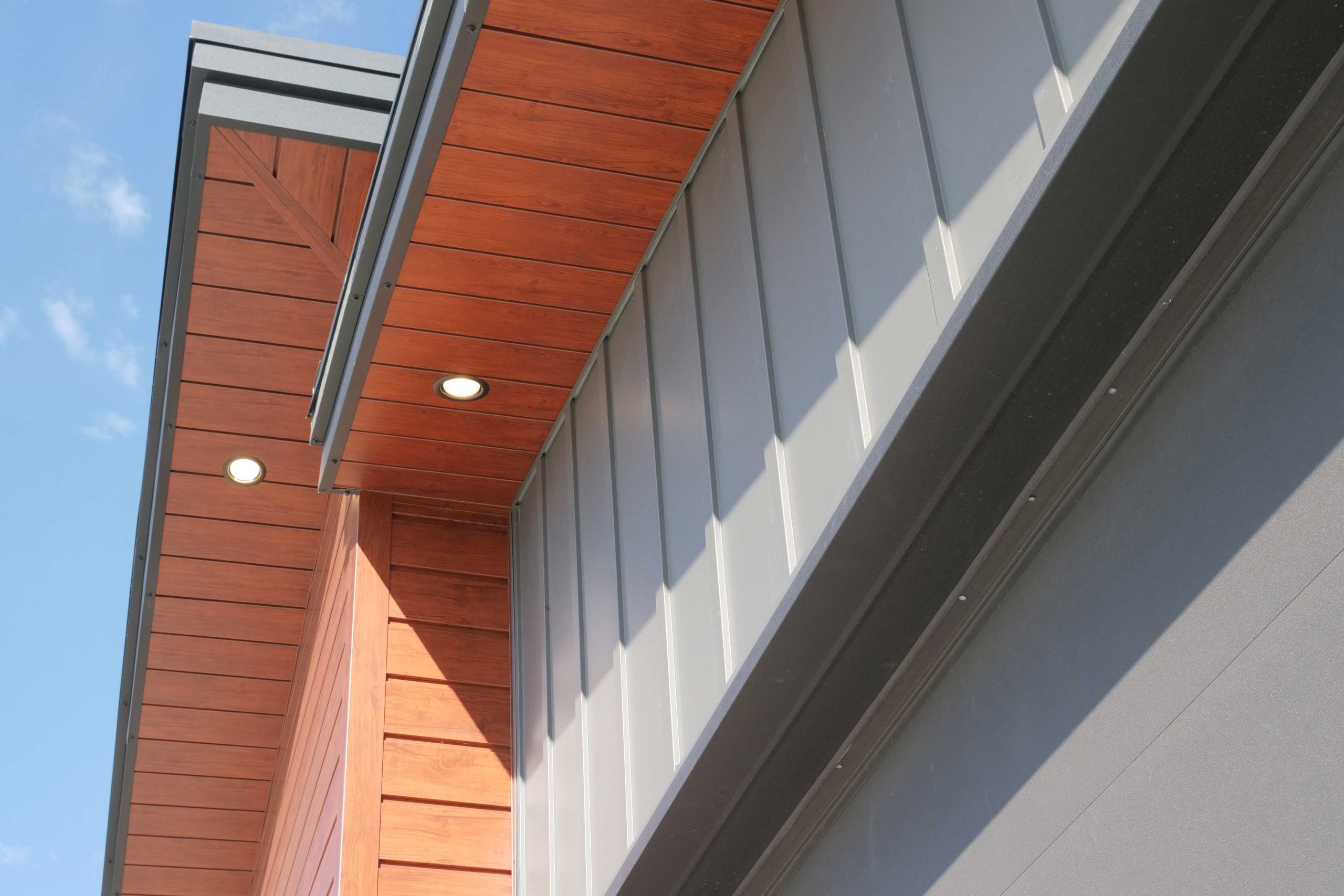 SlimLine Siding and Soffit in Frontier Woodgrain and Board & Batten Graphite