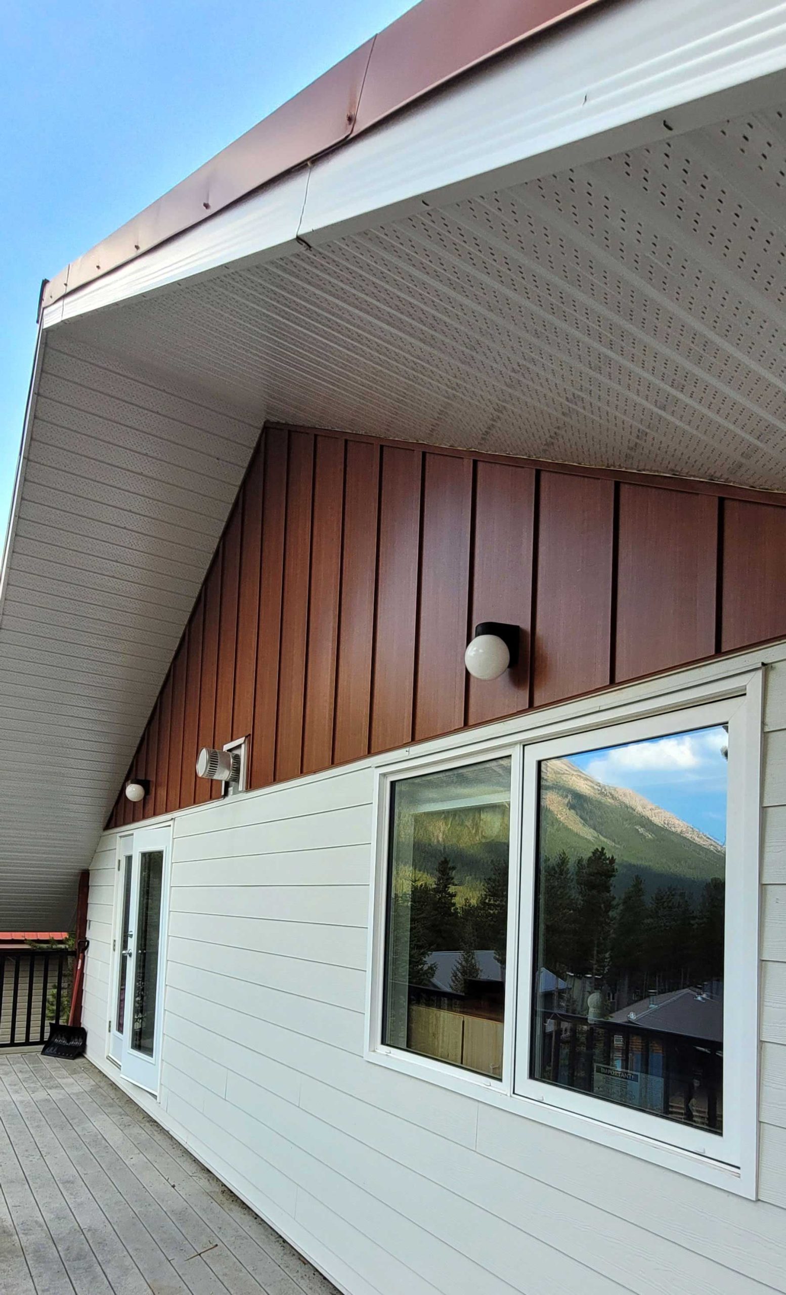 Board and Batten in Saddle Woodgrain