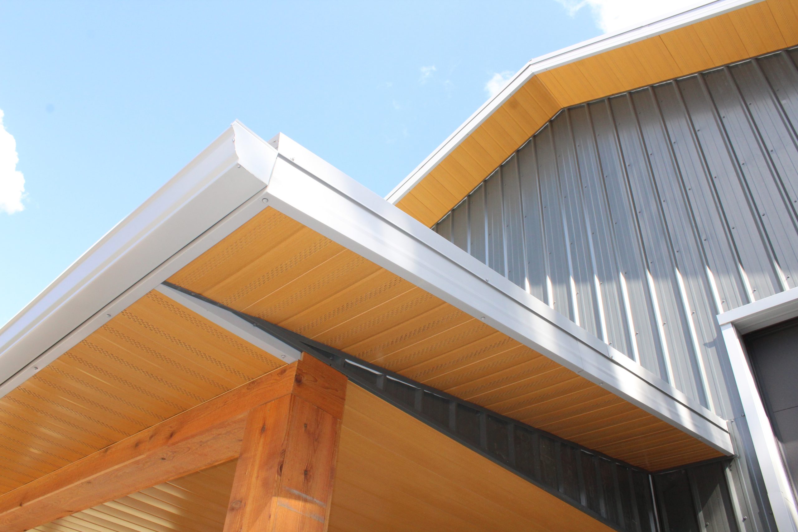 I/9 in Dark Sage and Interloc in Autumn Woodgrain Soffit