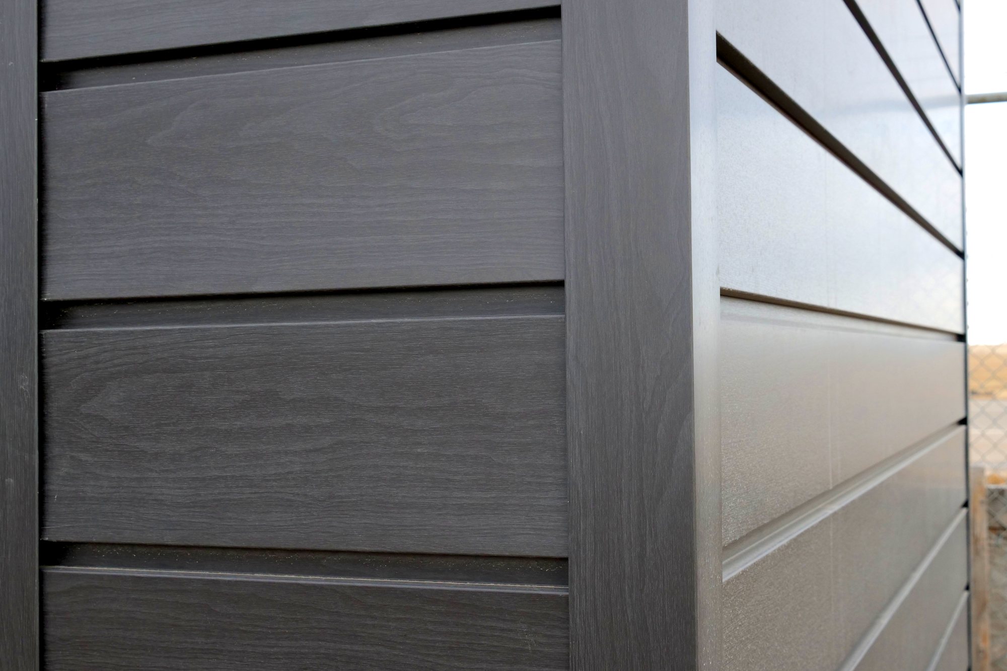 Forma Plank in Obsidian Oak Woodgrain